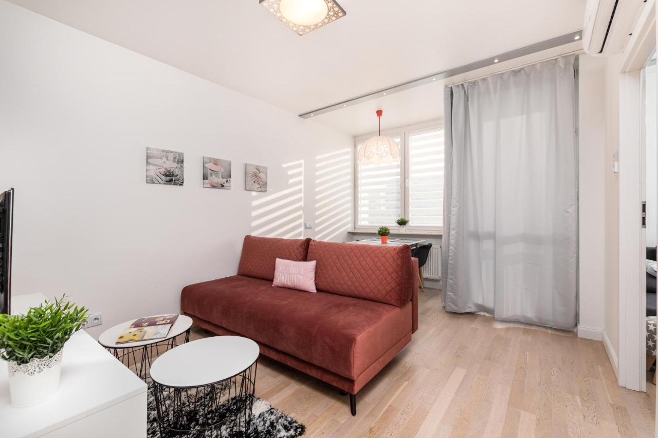 Solidarnosci 68 By Homeprime Varşovia Exterior foto